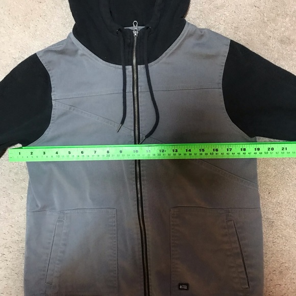 Gray & Black Volcom jacket 🤙 - Picture 6 of 6